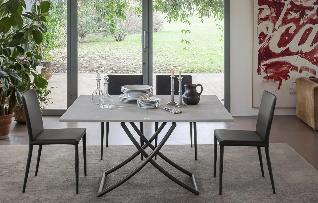 Tavolino trasformabile Sakura con top in ceramica e base in metallo di Altacom