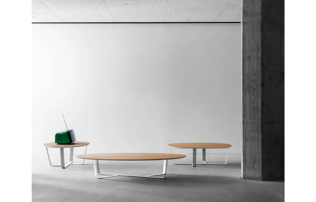 Tavolino Bino con top in legno e base in metallo di Miniforms