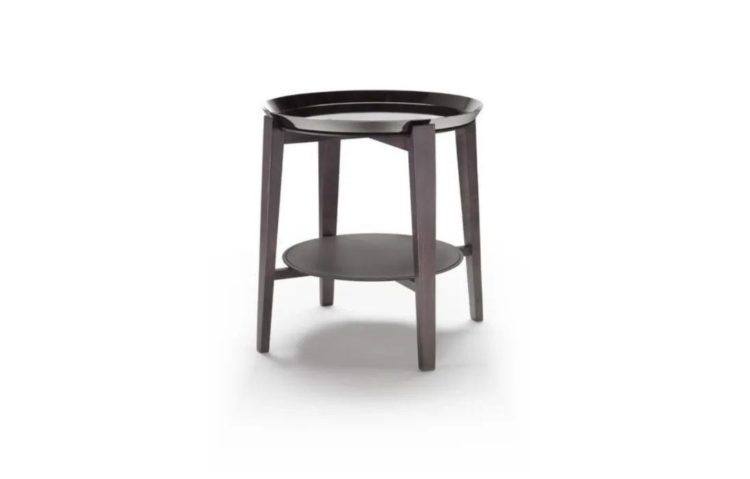 Tavolino in legno massello con piano in metallo rivestito in cuoio Cabaré di Flexform