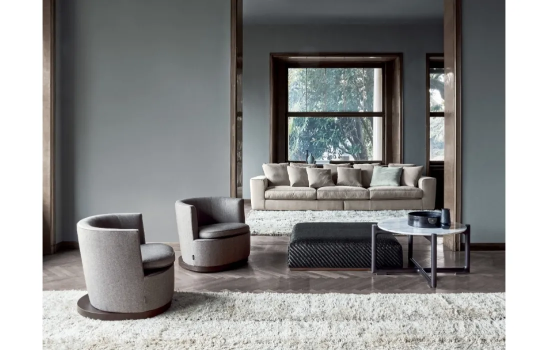 Pouf Carmen in cuoio intrecciato con base in metallo di Flexform
