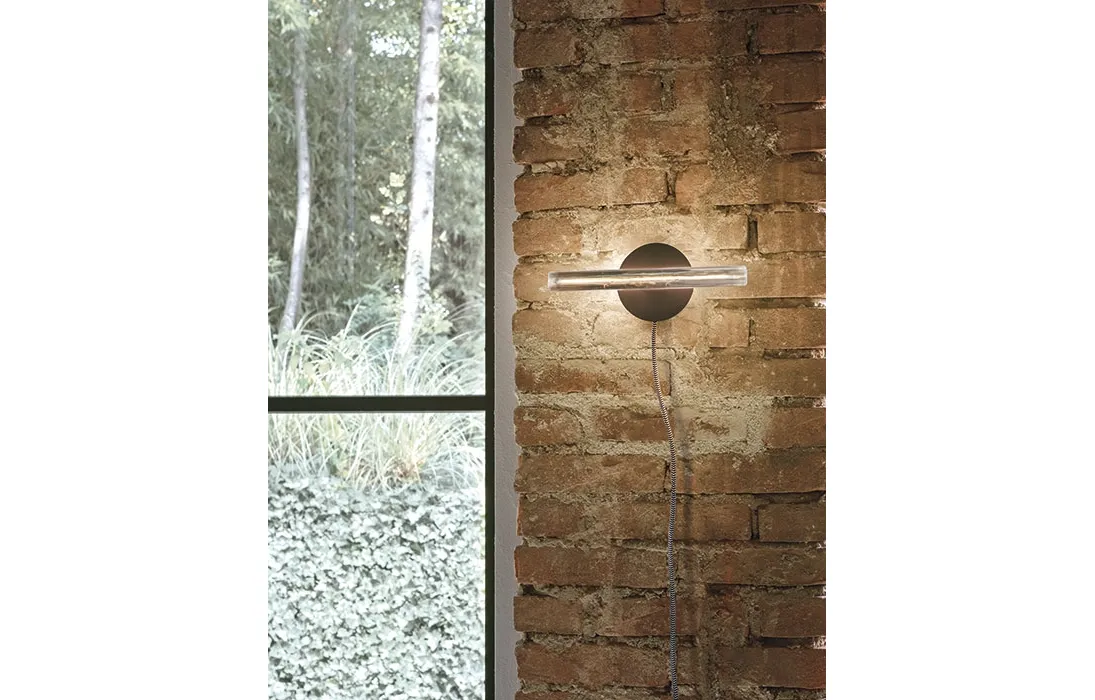 Lampada da parete con supporto in metallo e filamento luminoso a vista Jedi di Caos Creativo by Rossi&Co