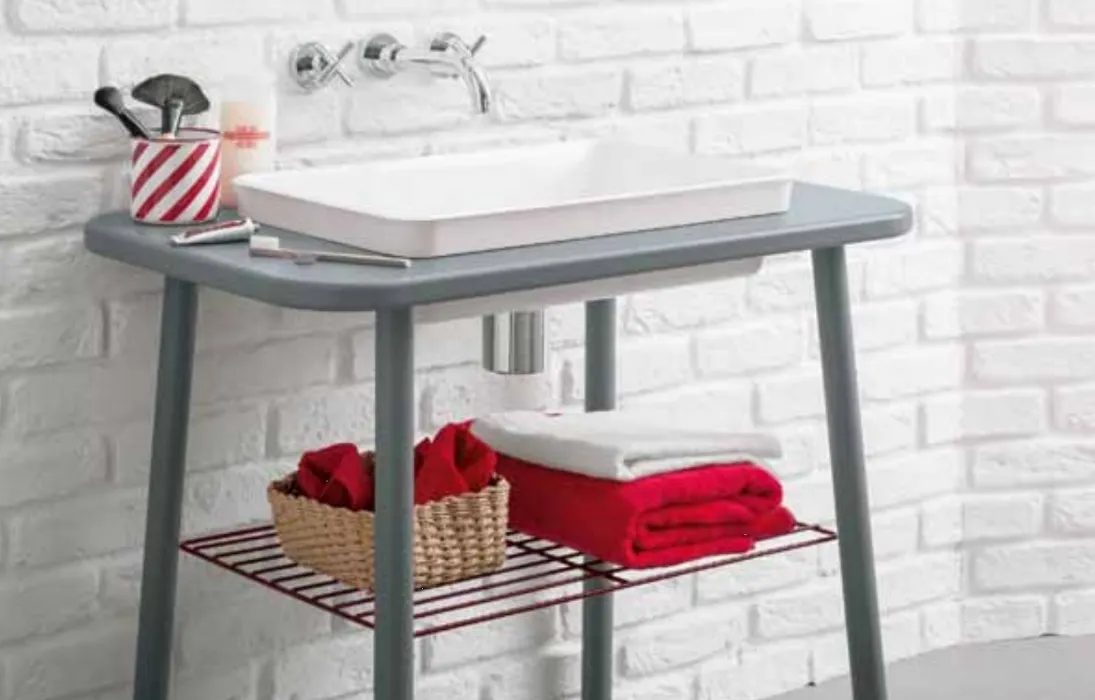 Mobile da bagno laccato opaco con top in mineral marmo Acqua e Sapone 02 di Birex