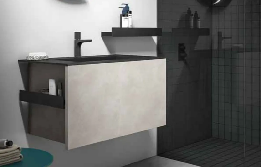 Mobile da bagno sospeso in laccato effetto resina e metallo Hosoi 02 di Birex