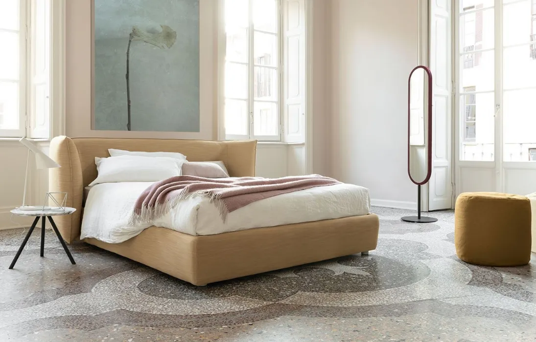 Letto in tessuto dalle forme morbide e avvolgenti con box contenitore Jill di Bolzan