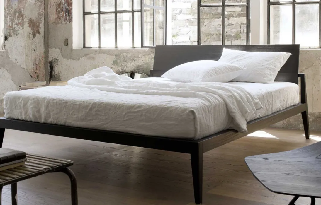 Letto matrimoniale in legno con testiera Theo di Lema