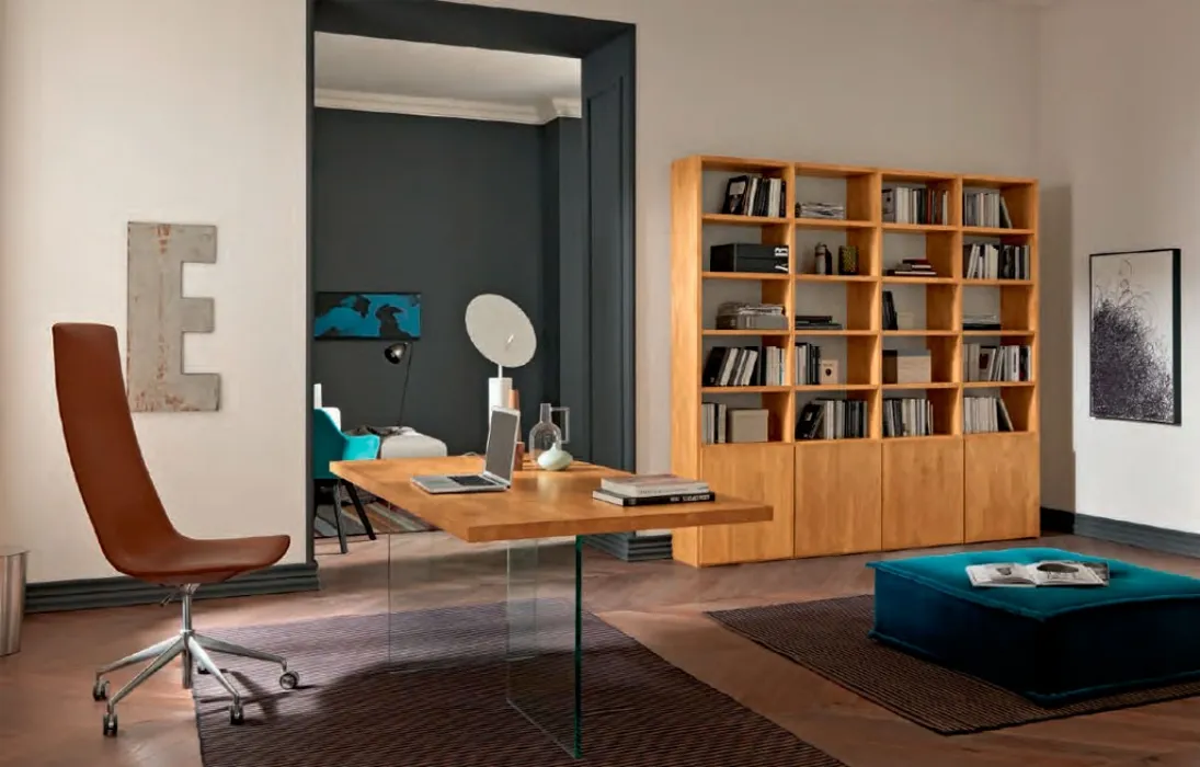 Libreria a muro in legno con vani a giorno e ante chiuse Mixer CM12 di FGF Mobili