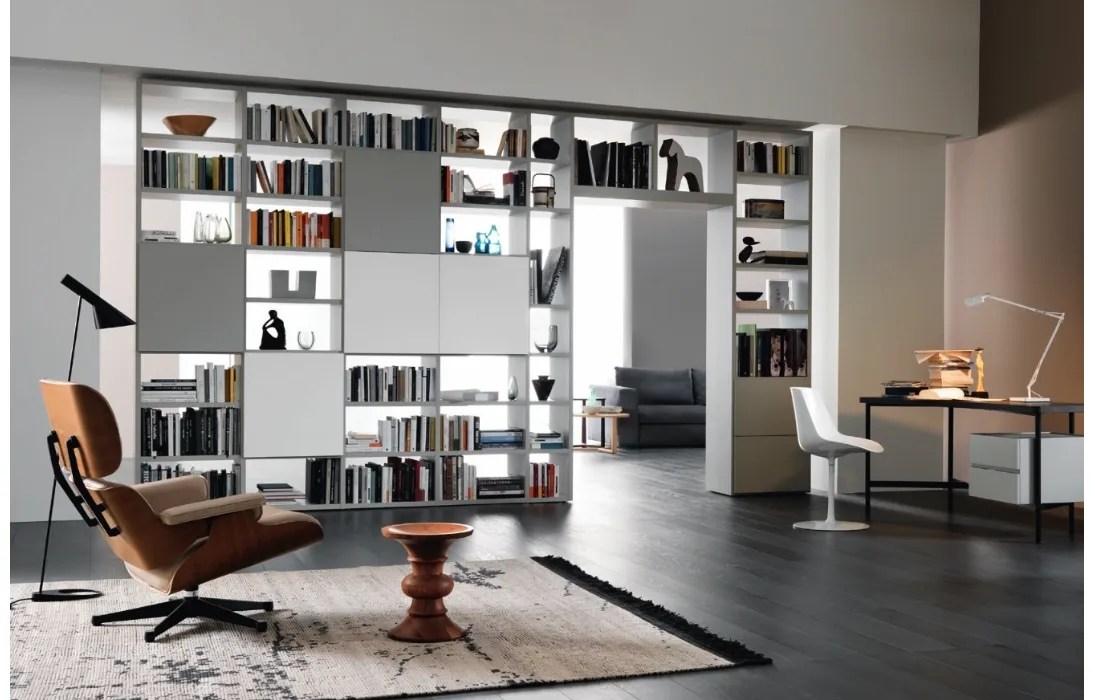 Libreria divisoria bifacciale Modo M6C93 in laccato opaco di Sangiacomo