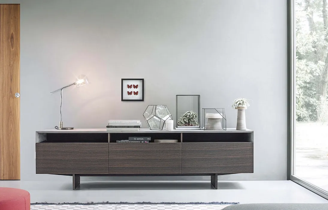 Mobile Porta Tv Marble Arch in legno con top in cemento di Lema