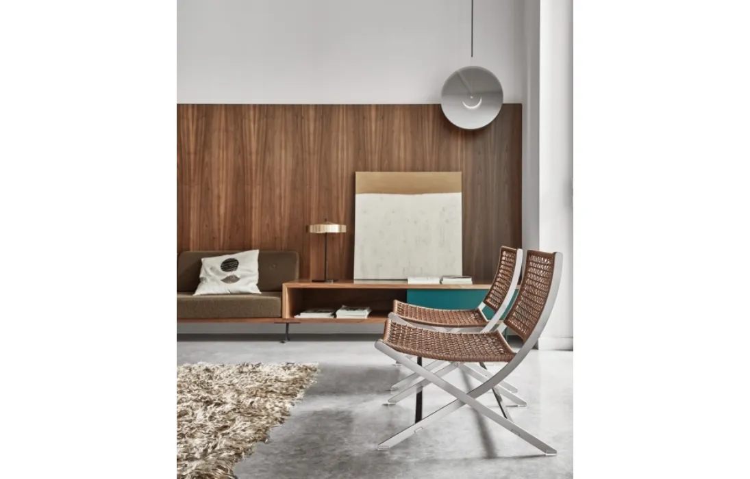 Poltroncina in cuoio intrecciato con struttura in metallo Peter di Flexform