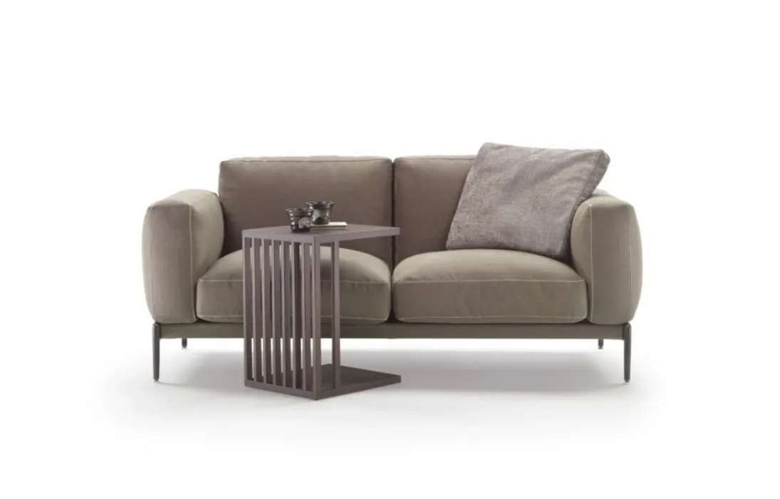 Divano lineare in tessuto imbottito Romeo Compact di Flexform