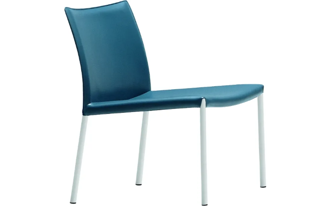 Sedia lounge rivestita in cuoio can gambe in acciaio Nuvola AT M CU di Midj
