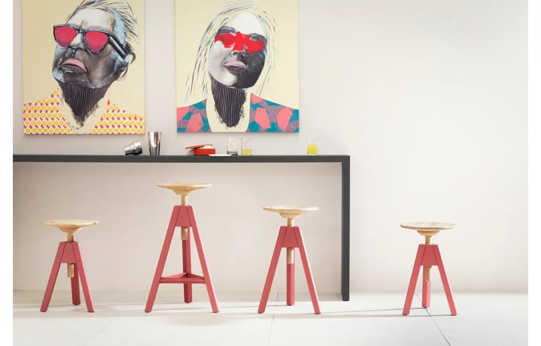 Sgabello regolabile Vitos in legno con seduta circolare di Miniforms
