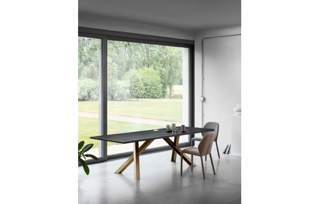 Tavolo allungabile Gustave con top in Rovere Nero e gambe in laccato Bronze di Miniforms