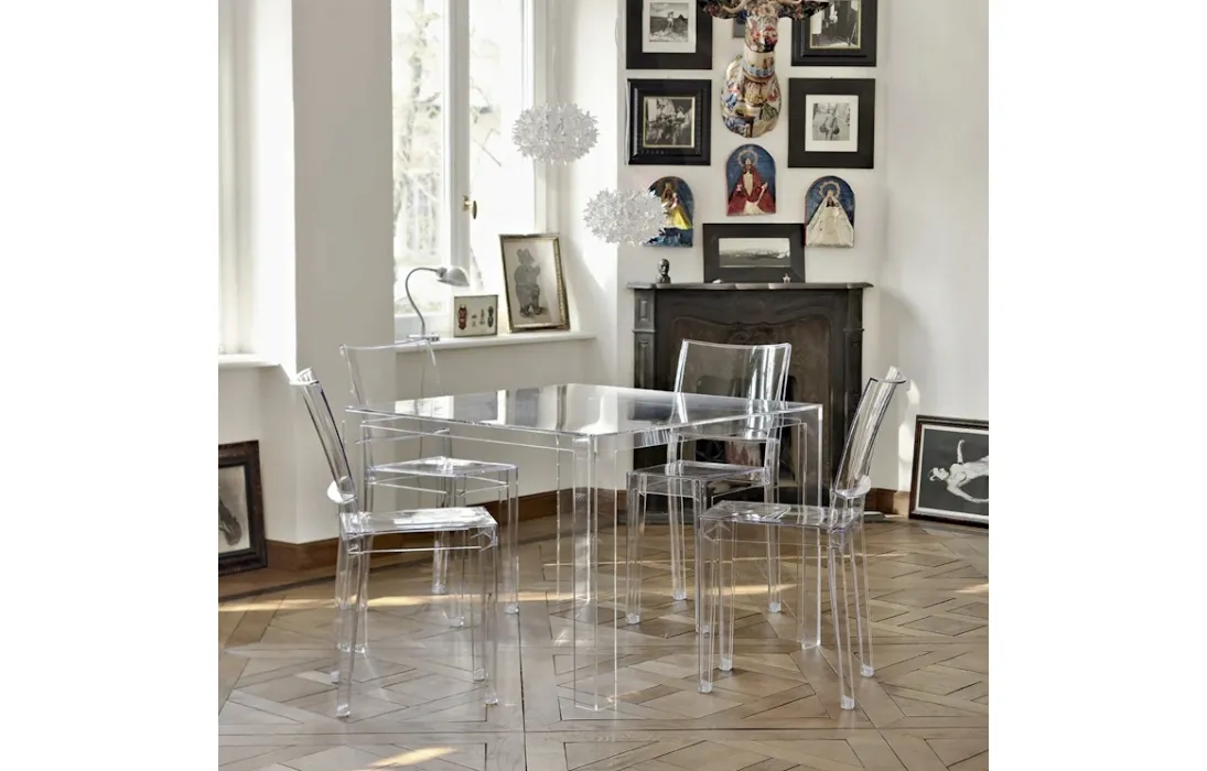 Tavolo Invisible Table in plexiglas trasparente di Kartell