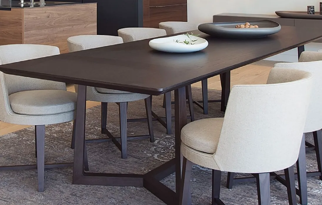 Tavolo moderno con piano in legno impiallacciato e struttura in legno massello Jiff di Flexform