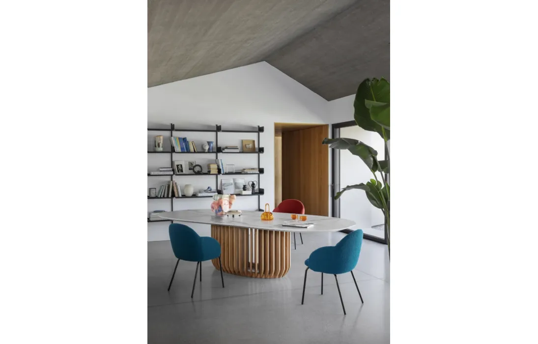 Tavolo Juice con top in marmo e base in legno di Miniforms