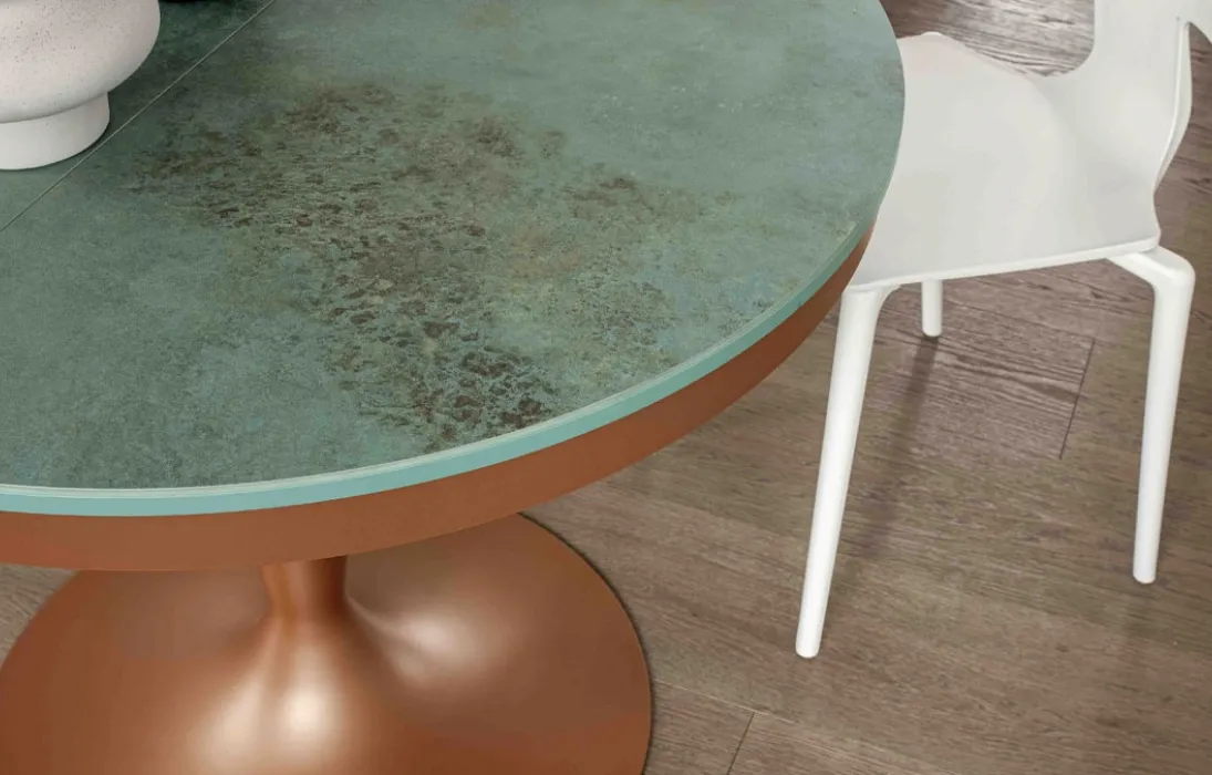 Tavolo rotondo allungabile con top in ceramica e base in metallo Sun di Altacom