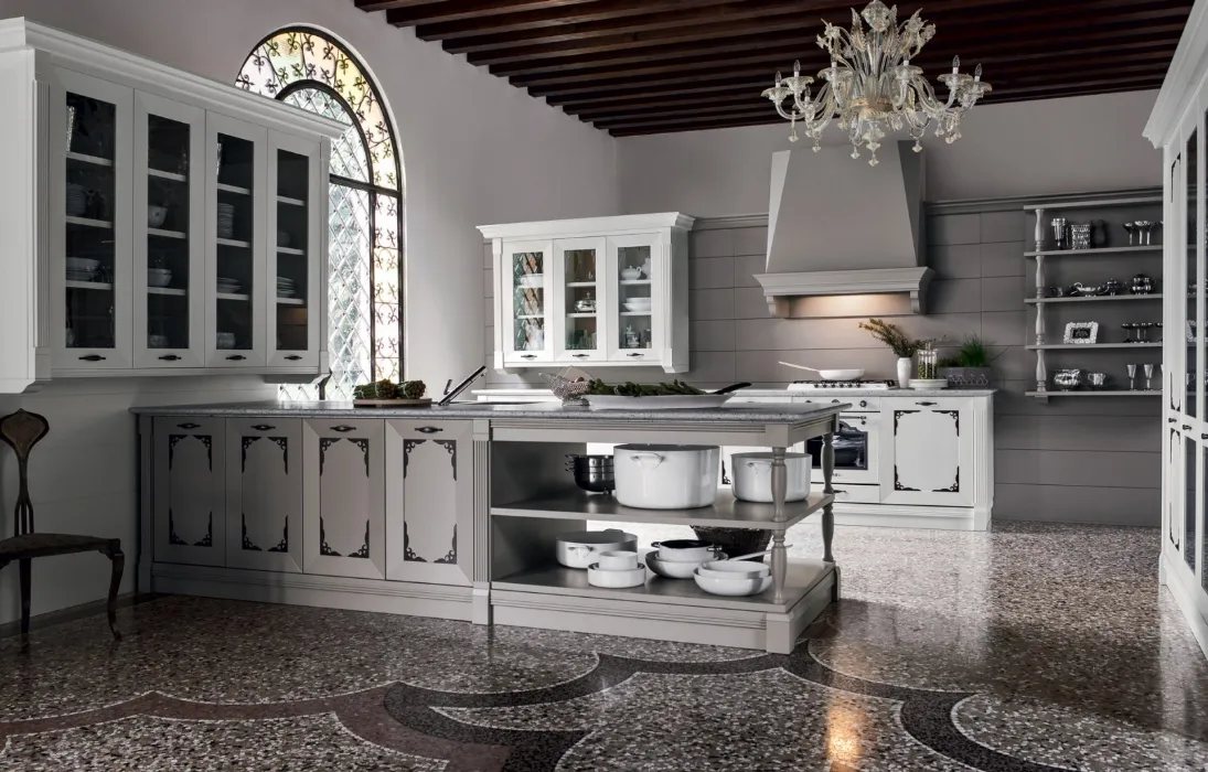 Cucina Classica con penisola Etoile Splendour in laccato opaco di Cesar