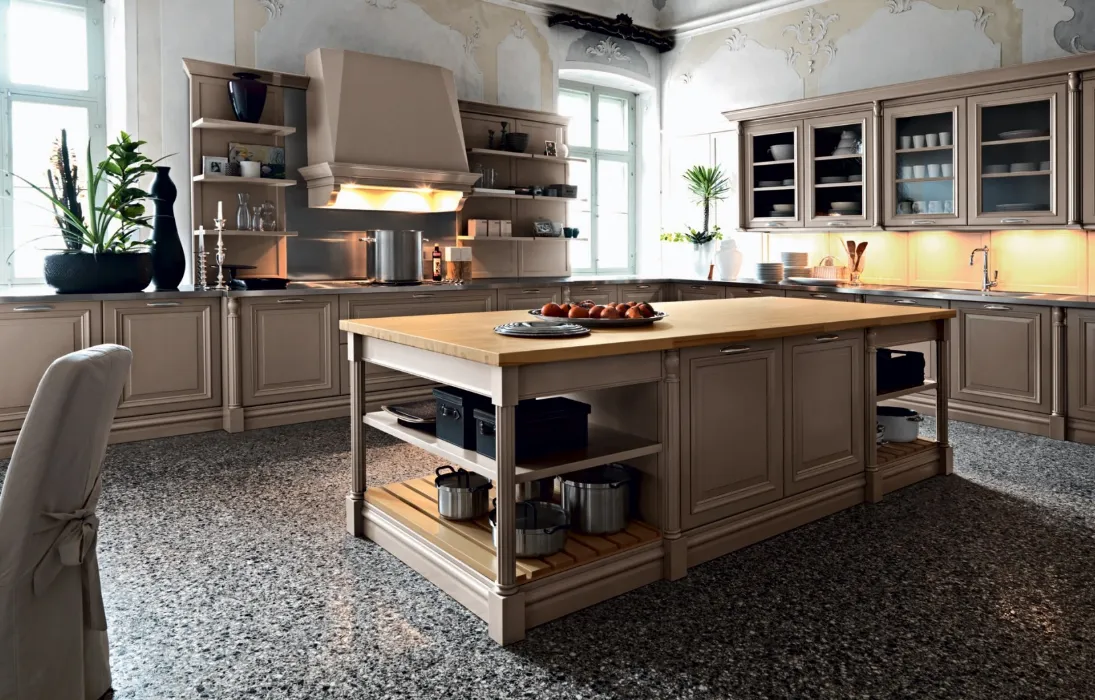 Cucina Classica angolare con isola Elite Extraordinary in laccato opaco con top in acciaio inox e piano del bancone centrale in legno di faggio di Cesar