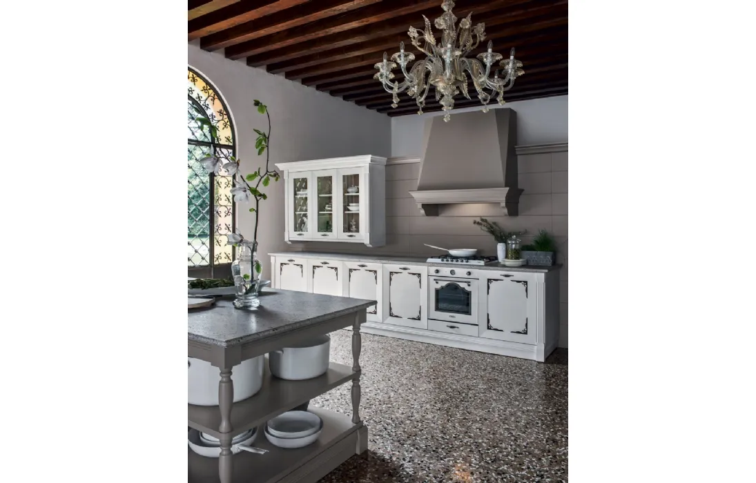 Cucina Classica con isola in laccato opaco seta bianco e seta creta Etoile Splendour di Cesar