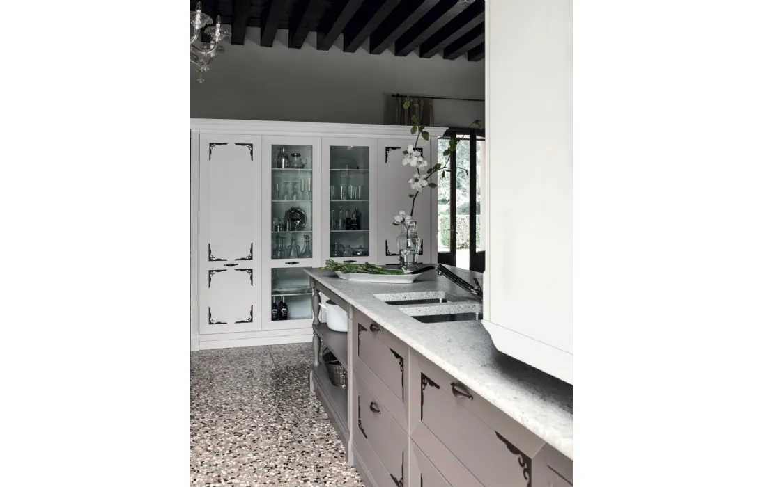 Cucina Classica con isola in laccato opaco con top in granito Etoile Splendour di Cesar