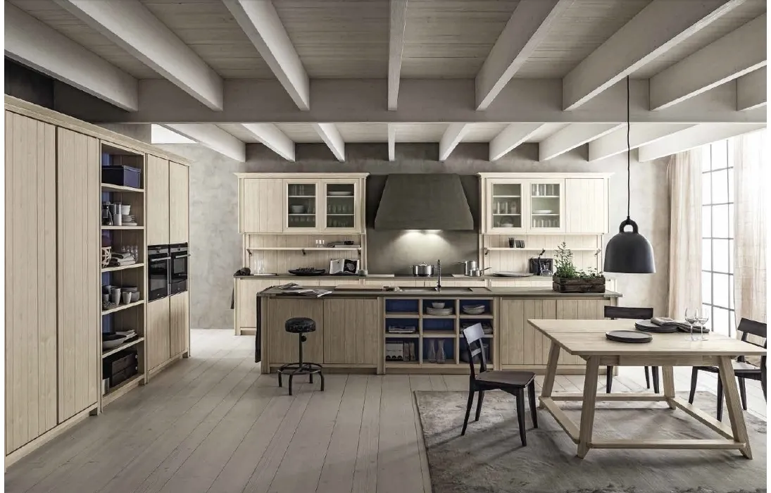 Cucina Classica con isola in legno finitura bianco perla e top in ecocemento finitura fumo Maestrale M01 di Scandola