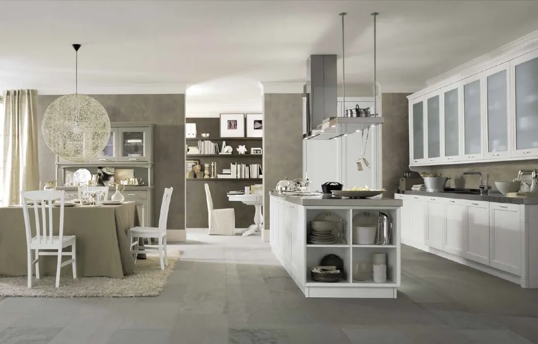 Cucina Classica con isola in abete finitura Creta e Bianco Gesso Nuovo Mondo N1 di Scandola