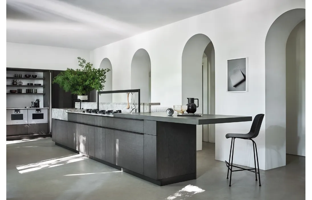 Cucina Design con isola Intarsio Classical Future in essenza di Rovere Fossile di Cesar