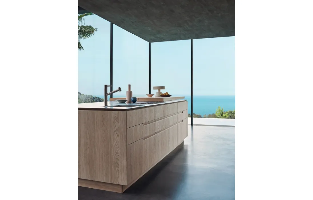 Cucina su misura lineare N_Elle Living by the sea in essenza di Rovere Nordico e top in acciaio inox di Cesar