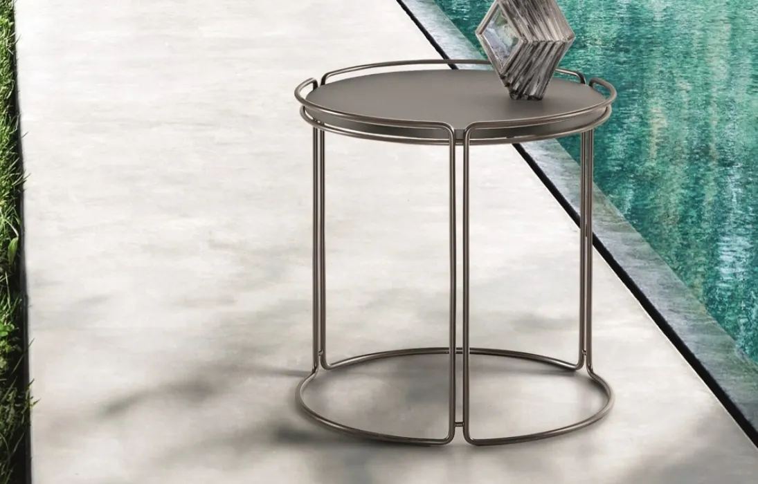 Tavolino Monolith con struttura in metallo e top in HPL di Ditre Italia
